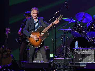 Last Member of Famed Rock Band Signed to The Beatles Dies at… 