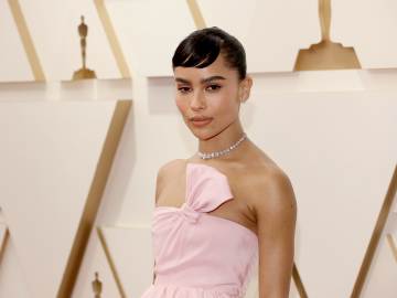 Zoë Kravitz Bares Backside in Sheer Oscars… 