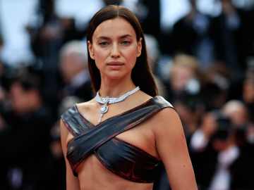 Model Irina Shayk Sizzles in Brazilian Carnival… 