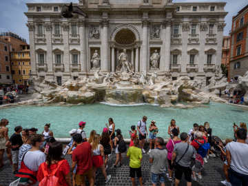 Tipsy Tourists Fined for Trespassing in Iconic Italian… 