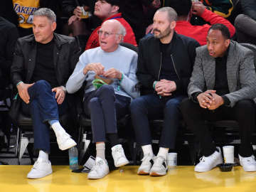 Knicks-Lakers Clash Draws Hollywood