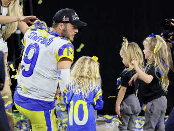 Matthew Stafford Sends 2-Word Warning to Jason Kelce Before Birth of 4th… 