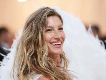 Gisele Bundchen Makes First Public Appearance With… 