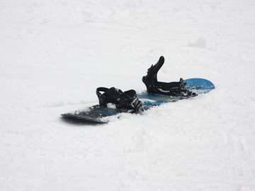 Snowboarder Dies After Being Found Buried at Popular… 
