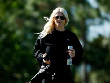 Tiger Woods Reportedly Had ‘Awkward’ Conversation With Ex-Wife About New… 