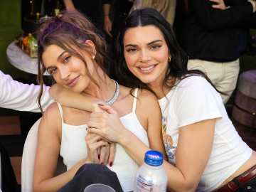 Kendall Jenner Fans Obsessed With Her New Swimsuit… 