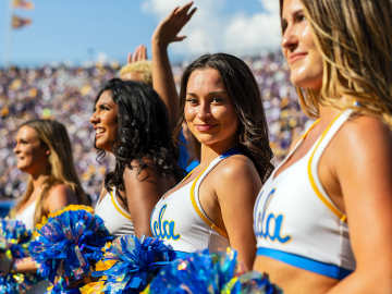 UCLA Cheerleaders Stun Crowds With Revealing Outfits, Dance… 