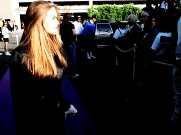Alicia Silverstone Pays Tribute to Iconic Music Video Director Who Changed Her Life… 