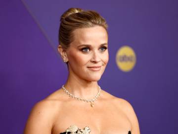 Reese Witherspoon, 49, Goes Makeup Free in Latest… 