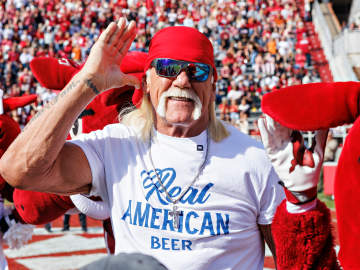 Hulk Hogan’s Ex-Wife Sobs in Shocking Social Media Post… 