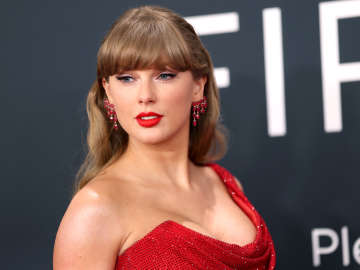 Legendary Actor Michael Caine Does Not Hold Back On Taylor… 