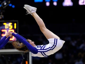 Duke Cheerleaders Turn Heads With Photos Before Elite… 