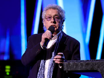 Legendary Rock Singer Announces He’s Going Deaf and… 