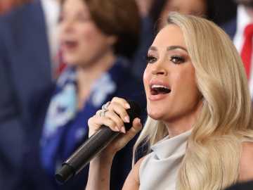 Carrie Underwood Captures Attention With No Makeup… 