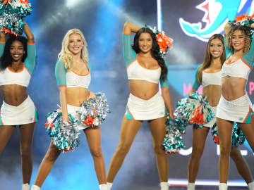 Miami Dolphins Cheerleader Turns Heads With Swimsuit… 