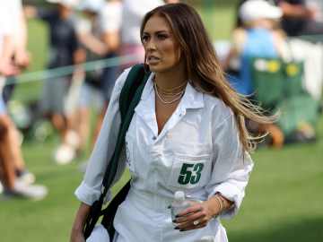 Paulina Gretzky Turns Heads With Vacation Photos Before the… 