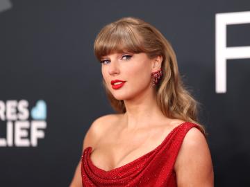 Taylor Swift Takes Big New… 