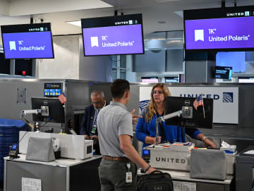 United Airlines Passenger Loses $17K in Travel… 