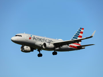 American Airlines Flight Makes Emergency Landing After Passenger Device… 