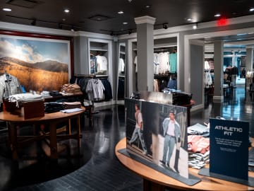 NFL Teams Up With Popular Fashion… 