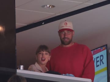 Taylor Swift and Travis Kelce Are Engaged and Krispy Kreme Is Giving Out Free… 