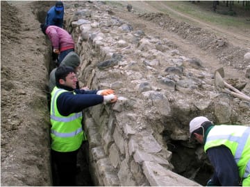 Archaeologists Find a 1.8 Million-Year-Old Jawbone That Is Giving Insight Into Ancient… 