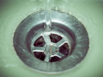 This Clogged Drain Hack Is So Simple, You’ll Wish You Knew It… 