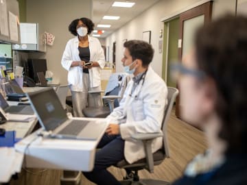 Expert Warns About ‘Skyrocketing’ Cases of ‘Health Anxiety’—and Why It’s Getting… 