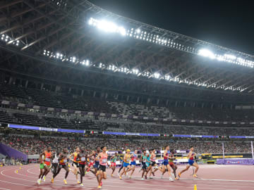 Athlete Helps Injured Opponent Finish Race at World… 