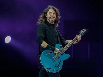 Foo Fighters’ ‘Badass’ New Drummer Is a Hall of Fame… 