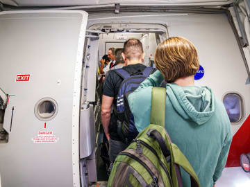 American Tourists Go Viral After Accidentally Boarding Wrong Flight to… 