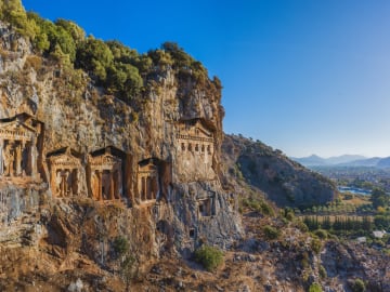 Archaeologists Excavate 1,800-Year-Old Roman… 