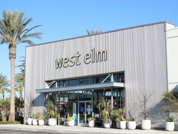 West Elm’s ‘Perfect for Entertaining’ Modern Teak Wood Serving Bowl is Selling for Only… 