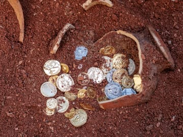 Archaeologists Unearth 1,400-Year-Old Byzantine Hoard With Help From Metal… 