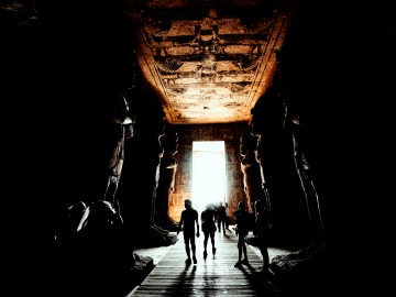 Archaeologists Excavate One of the Largest Tombs on… 