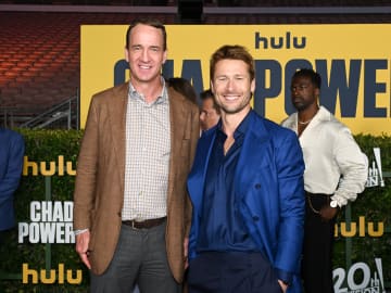 Peyton and Eli Manning Literally Taught Glen Powell to Play QB for ‘Chad Powers’… 