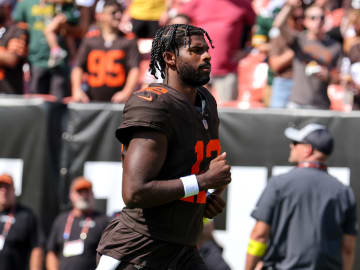 Shedeur Sanders Reacts to Browns QB Decision By Mouthing Answers to… 