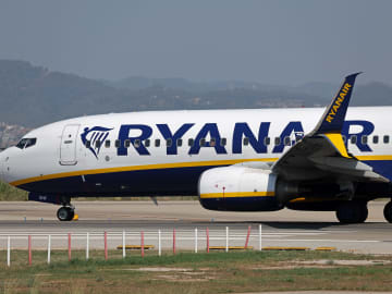 Terrifying Turbulence on Ryanair Flight Hurls Crew Through… 