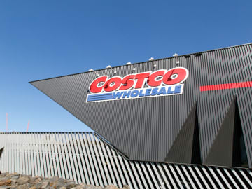 Costco’s Massive Sized ‘Great for Camping’ Thermos Keeps Drinks Cold for 34 Hours, and It Comes With 4 Stainless Steel… 