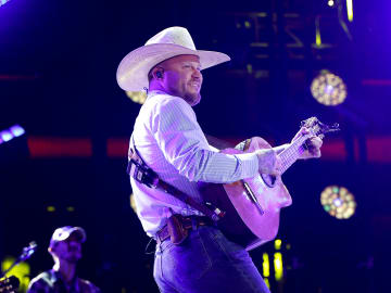 Country Music Star Suddenly Cancels Tour After Medical… 