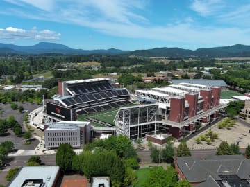 College Football Head Coach Fired After 0-7… 