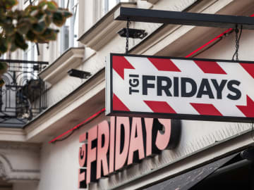 TGI Fridays Is Feeding Federal Workers for Free—Here’s Who’s… 