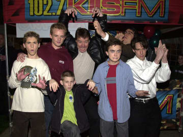 Frankie Muniz Posts First Reunion Photo From 
