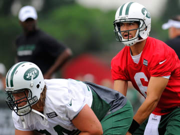 Mark Sanchez Reacts to Jets Teammate Nick Mangold’s… 
