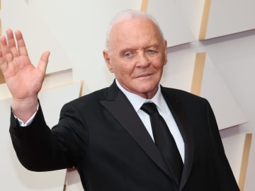 Anthony Hopkins Reveals "Radio Voice" Inspired Him After Drunk Driving… 