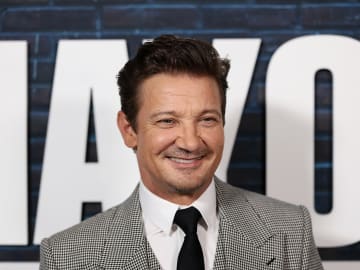 Jeremy Renner Addresses Jonathan Majors’ Firing from… 