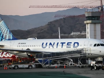 United Airlines Flight Forced to Turn Back Over Laptop… 