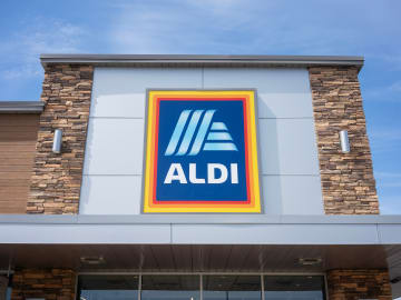 Aldi’s ‘Awesome Pot’ is So Similar to a Popular Artisan Style That’s Nearly 4x the… 