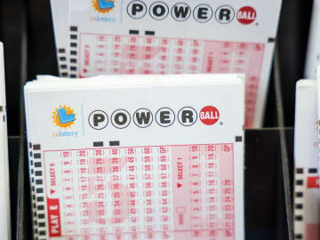 ChatGPT Helps Woman Win Thousands in Powerball… 