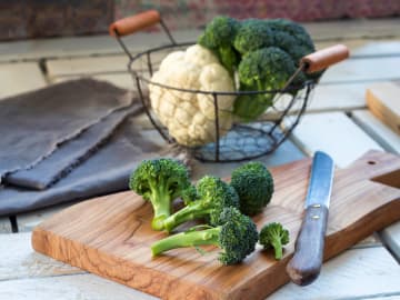 Stop Stress Eating and Mindless Snacking With This Quick Trick From a Health… 